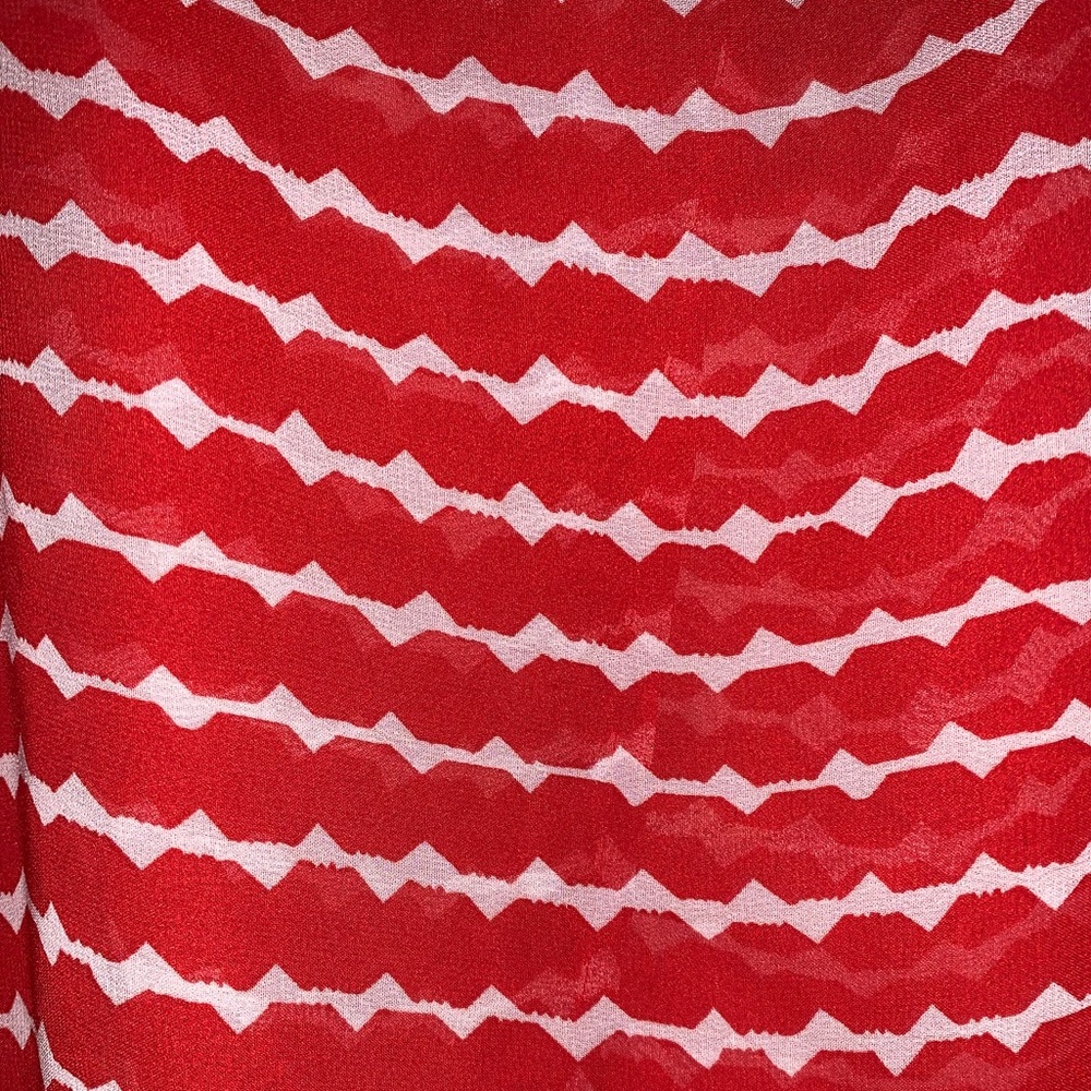 Mesh split back blouse - Picture 2 of 4